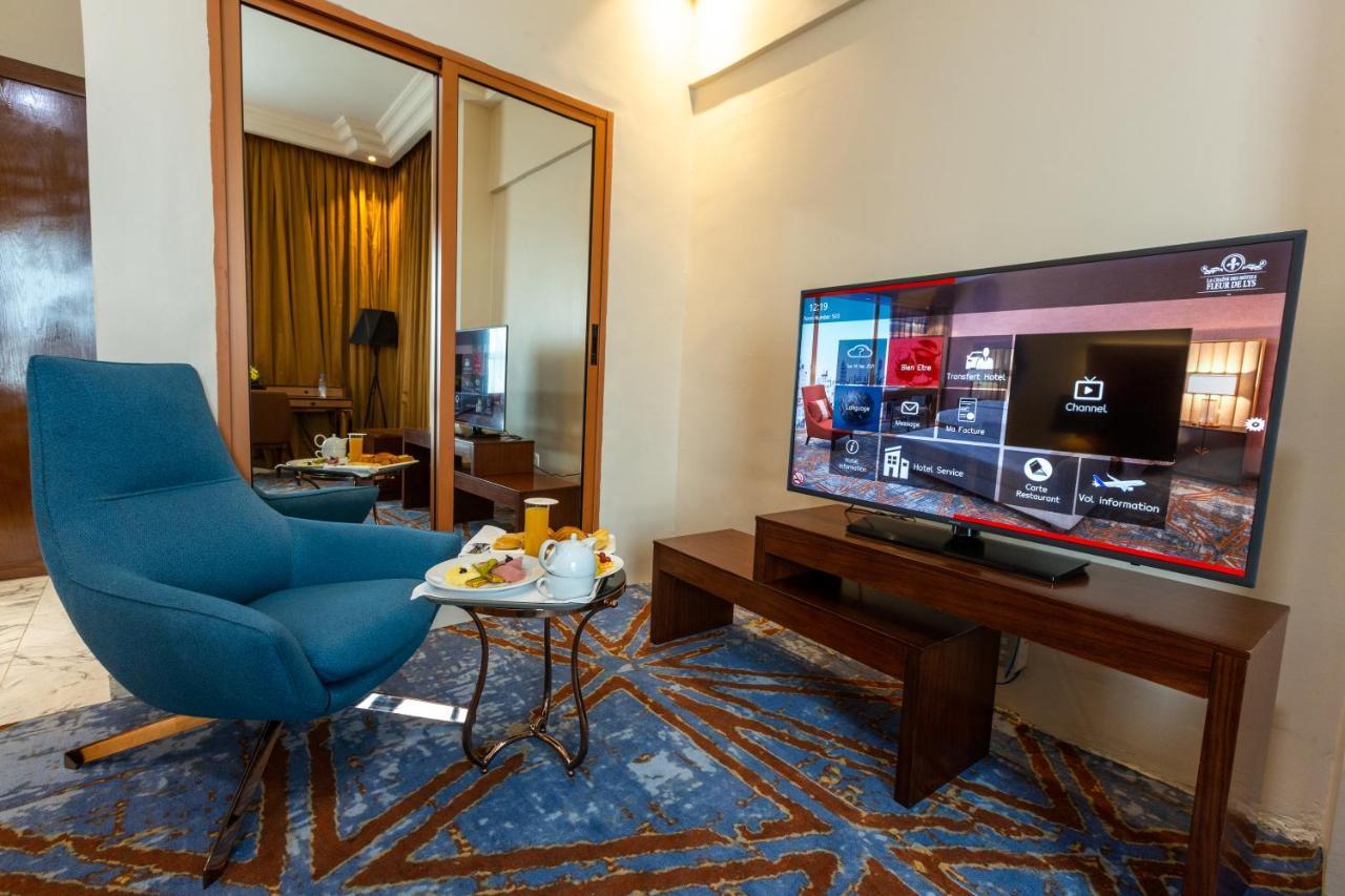 Hotel Fleur De Lys Point E ダカール エクステリア 写真