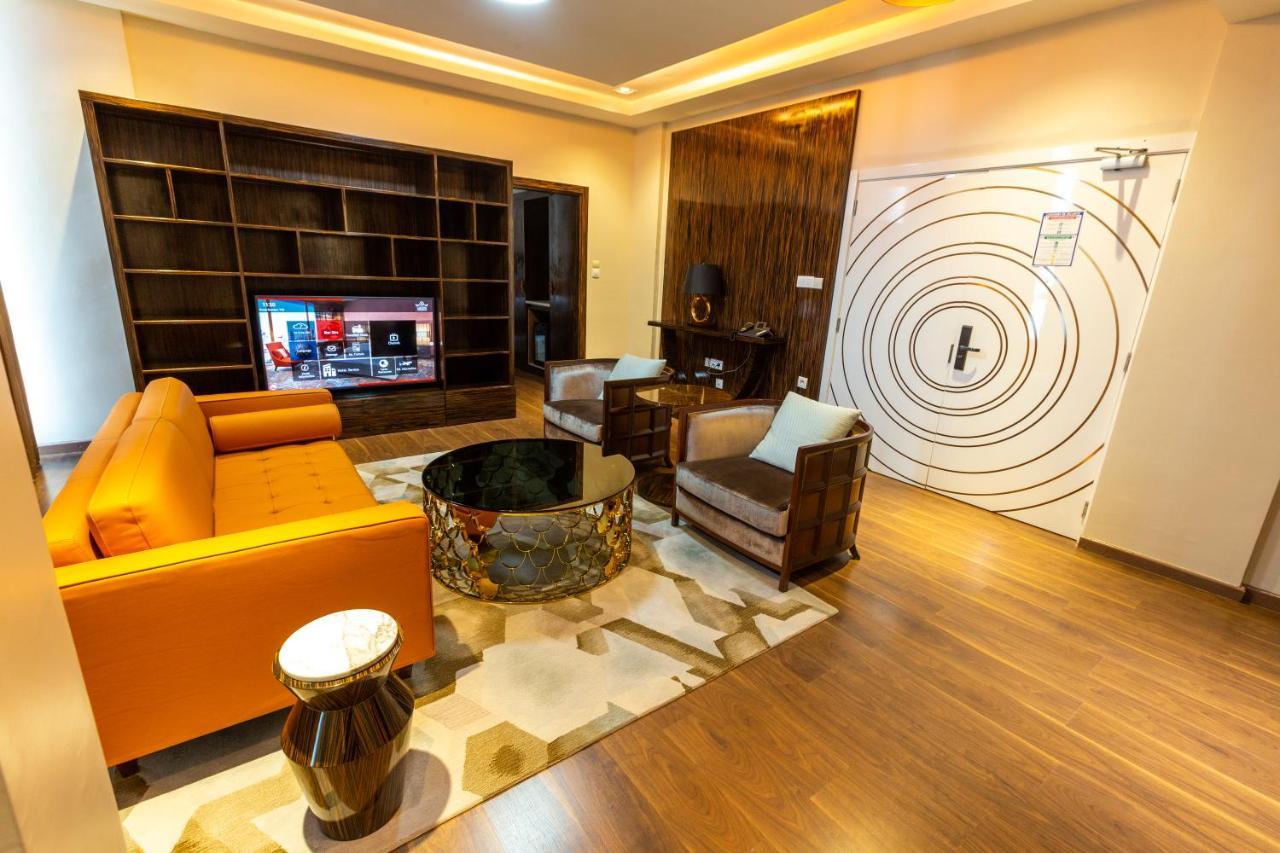 Hotel Fleur De Lys Point E ダカール エクステリア 写真