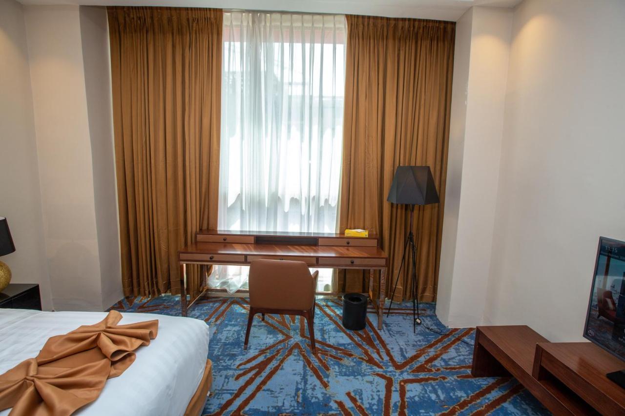 Hotel Fleur De Lys Point E ダカール エクステリア 写真